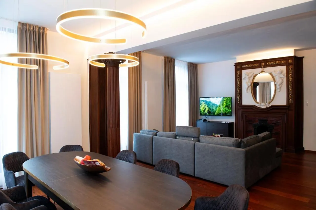 Botanique Suites Airbnb, Antwerpen 0*,  Belgien