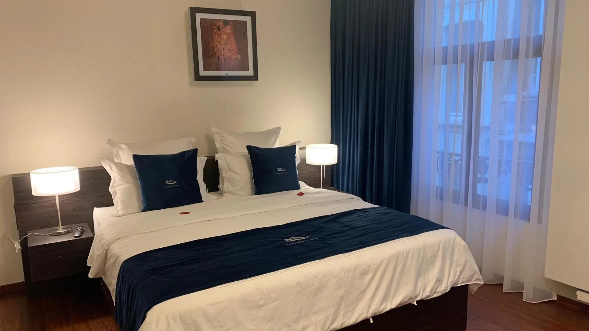 Botanique Suites Airbnb, Antwerpen 0*,  Belgien
