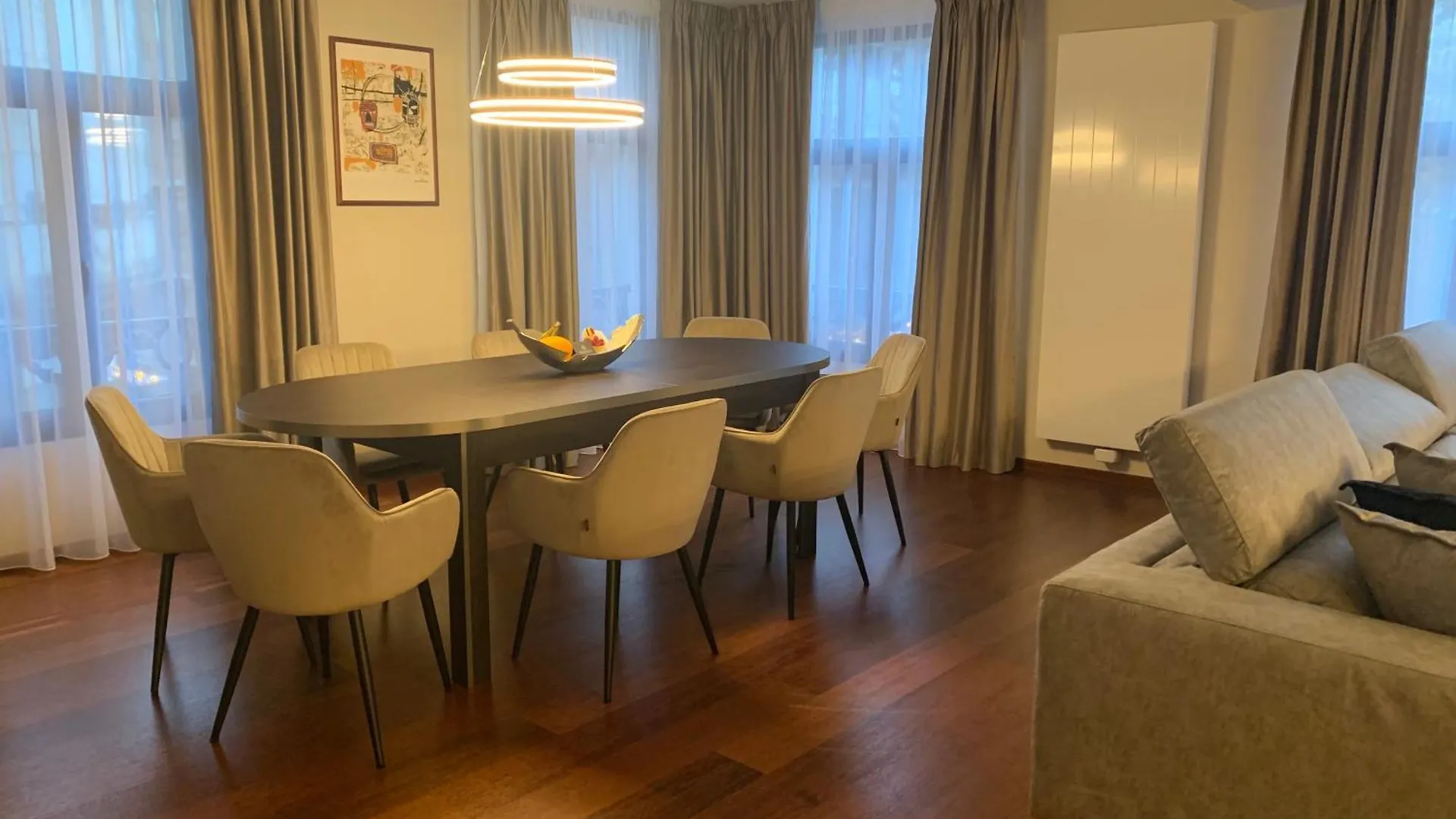 Botanique Suites Airbnb, Antwerpen