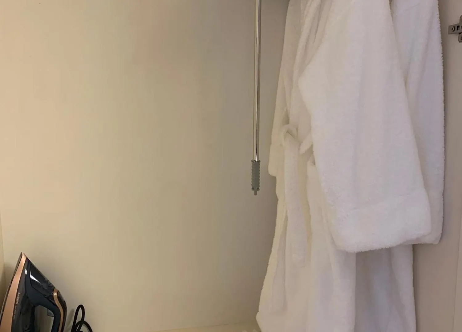 Botanique Suites Airbnb, Antwerpen 0*,  Belgien