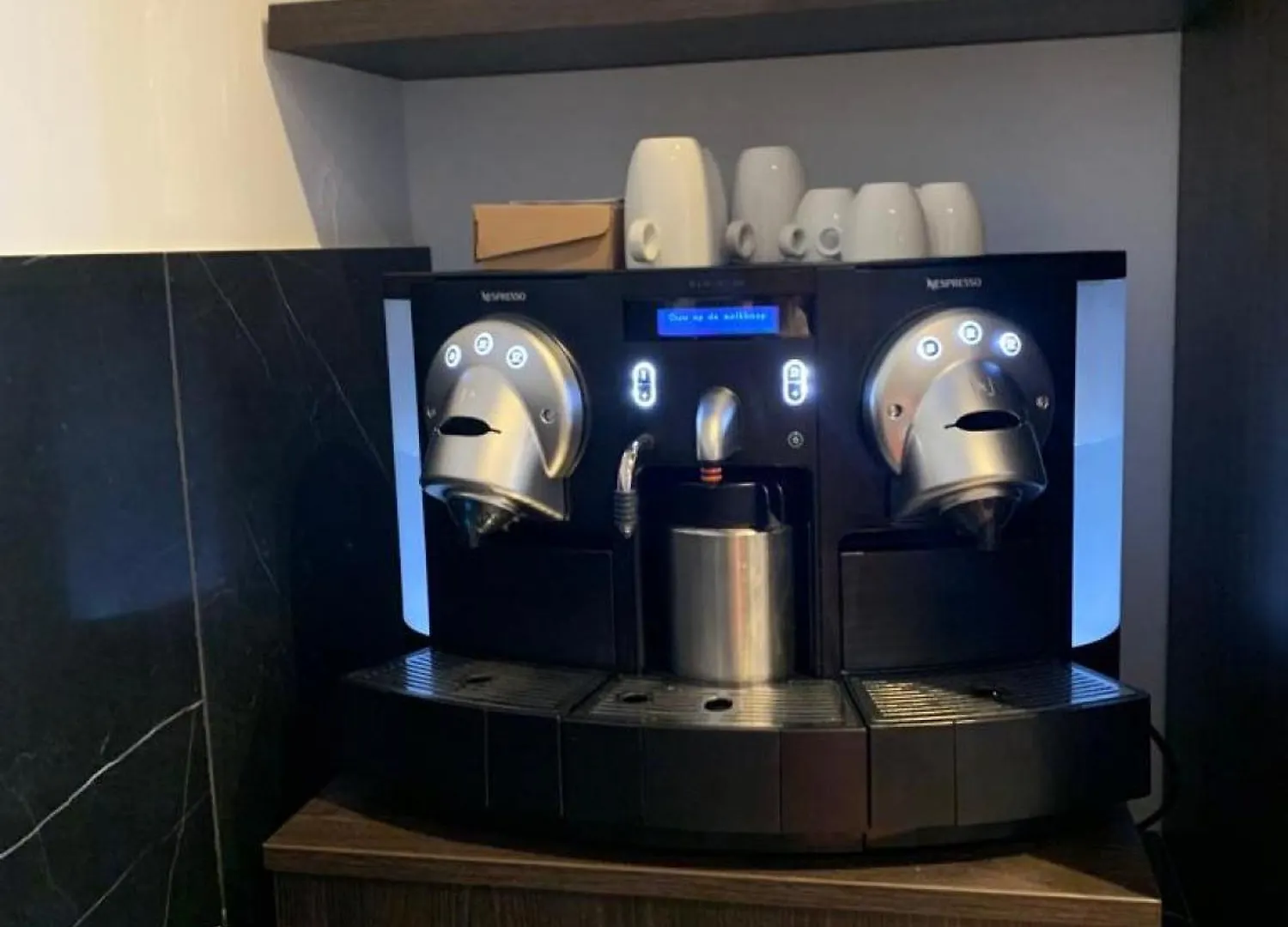 Botanique Suites Airbnb, Antwerpen Belgien