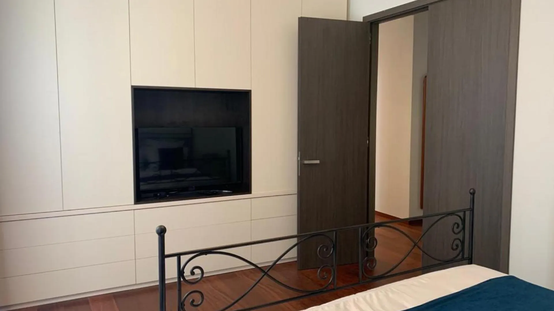 Botanique Suites Airbnb, Antwerpen