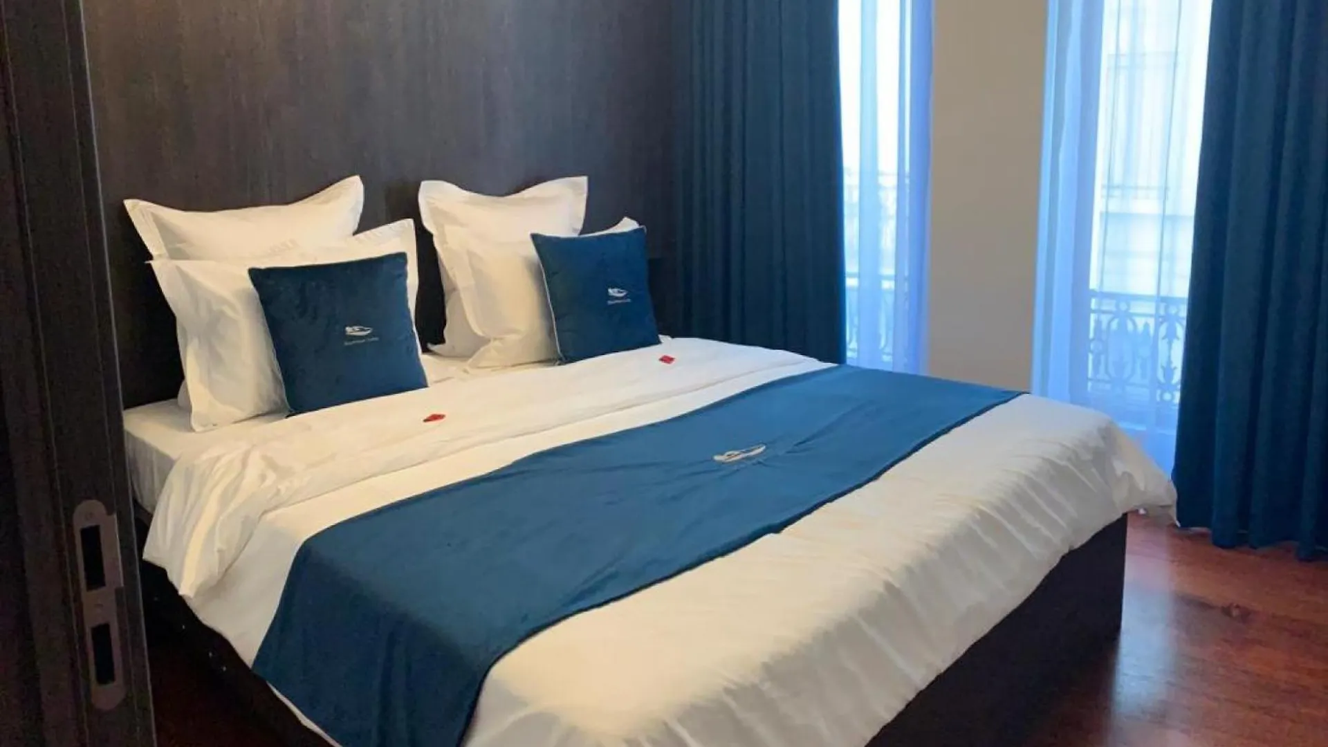 Botanique Suites Airbnb, Antwerpen