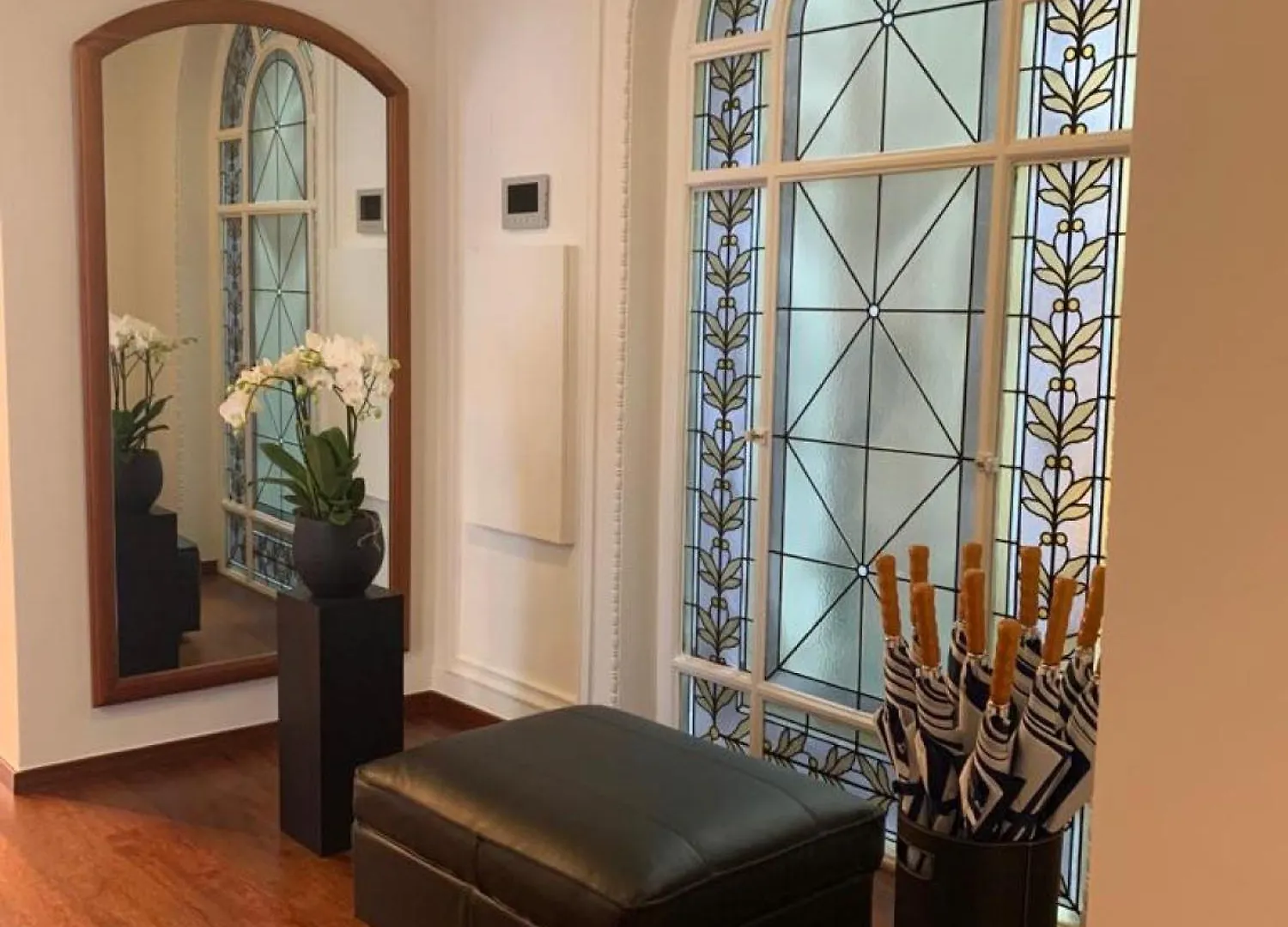 Botanique Suites Airbnb, Antwerpen 0*,