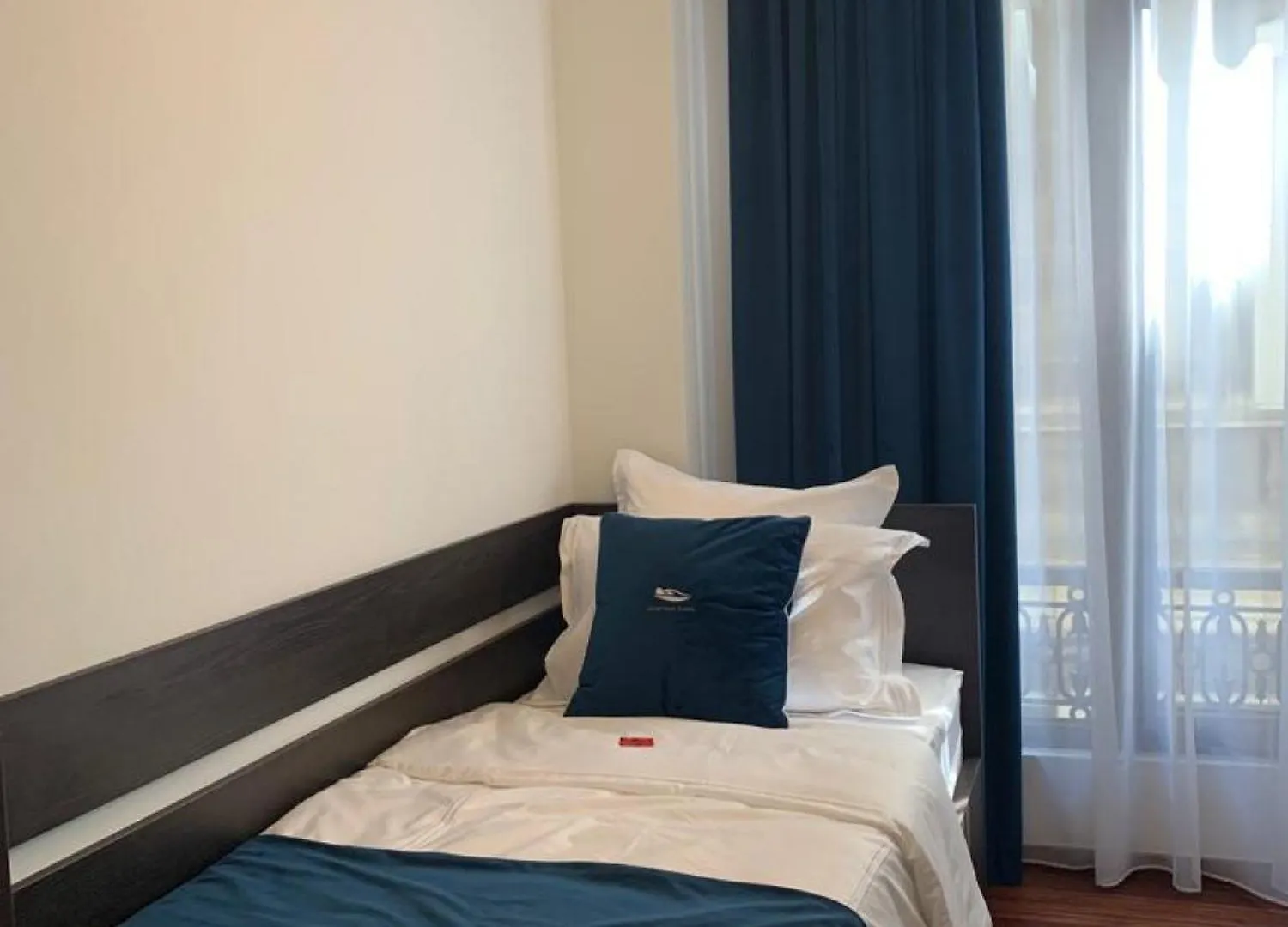 Botanique Suites Airbnb, Antwerpen 0*,
