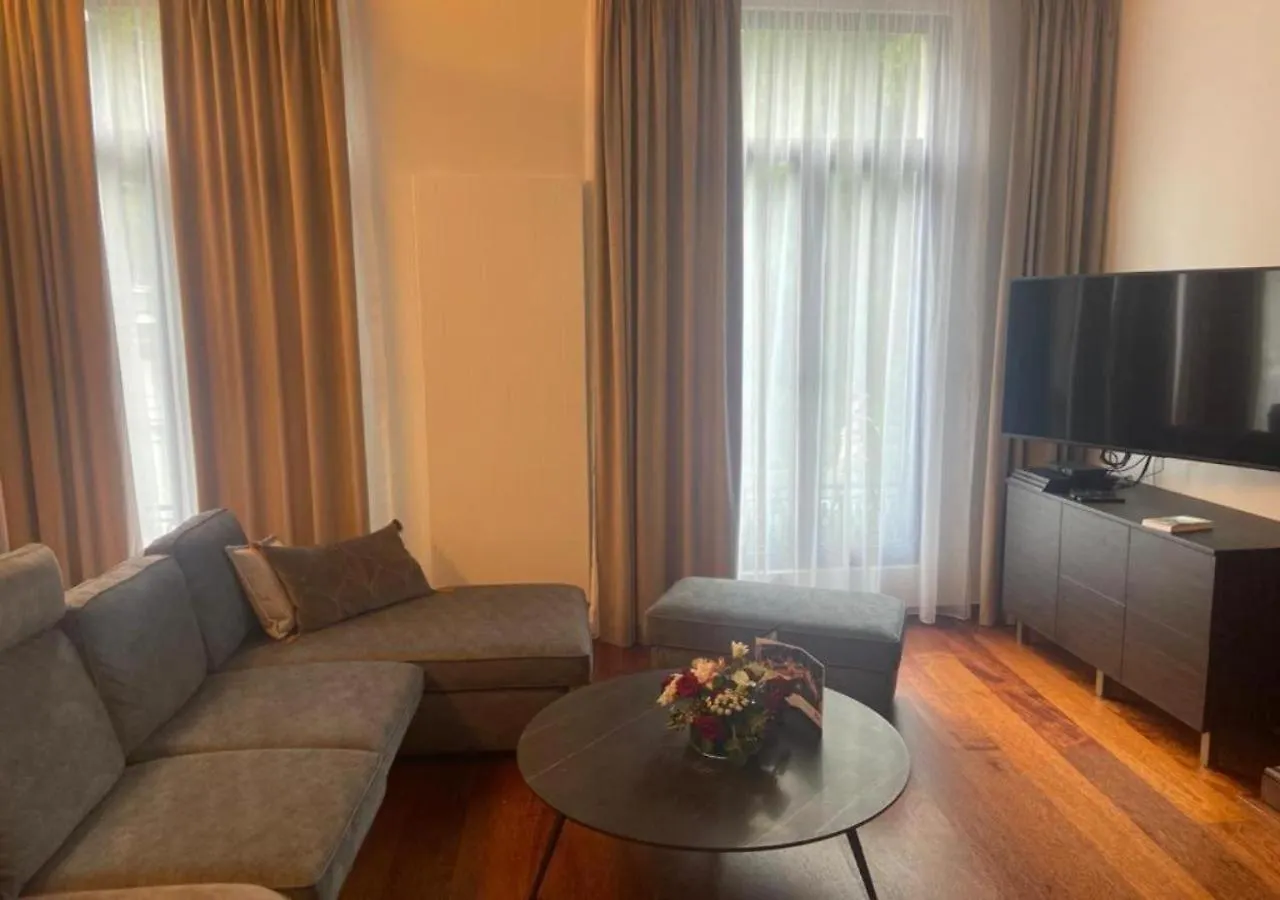 Botanique Suites Airbnb, Antwerpen Belgien